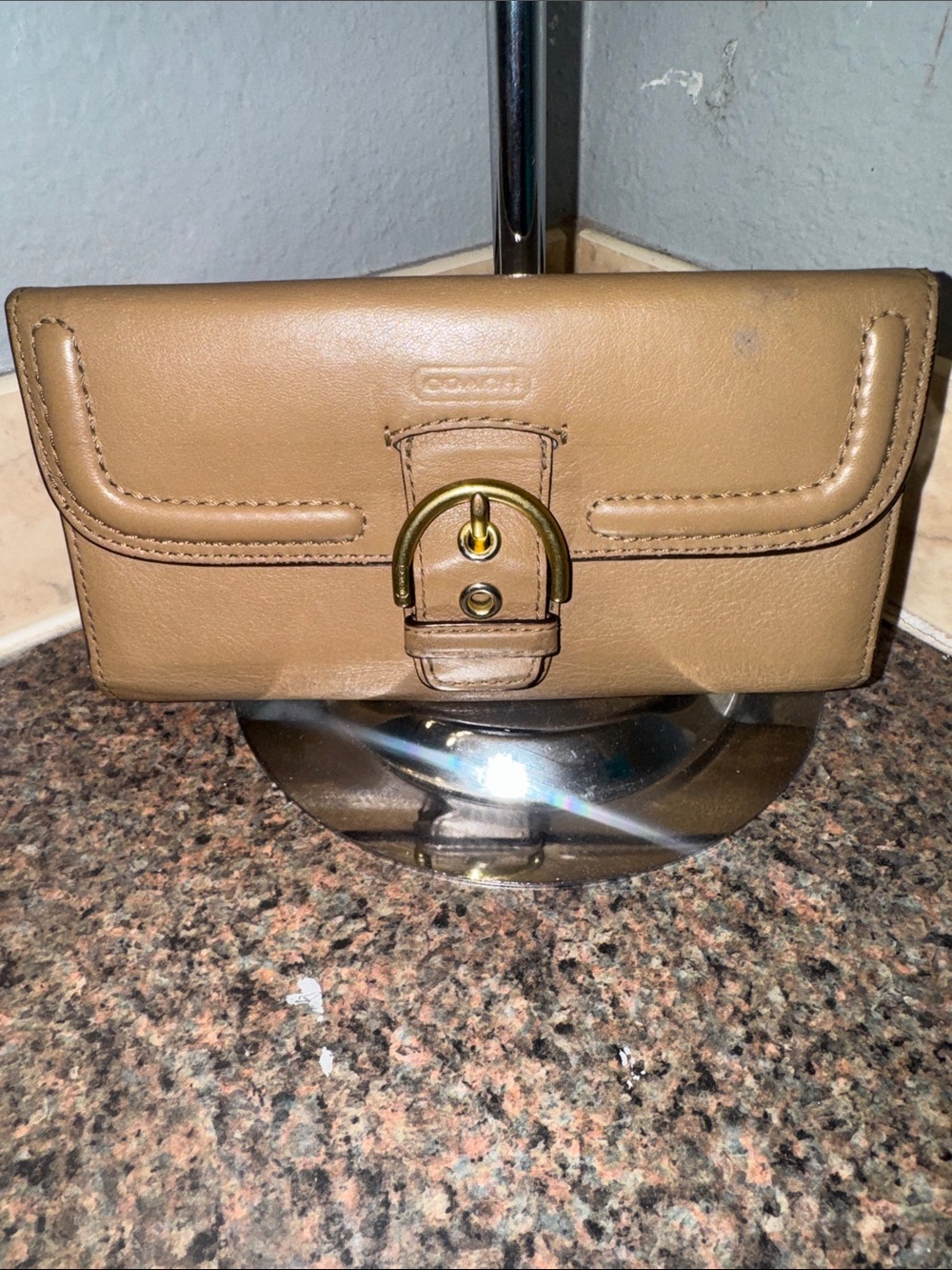 Coach vintage Tan Leather Wallet long wallet w/iconic Buckle EUC